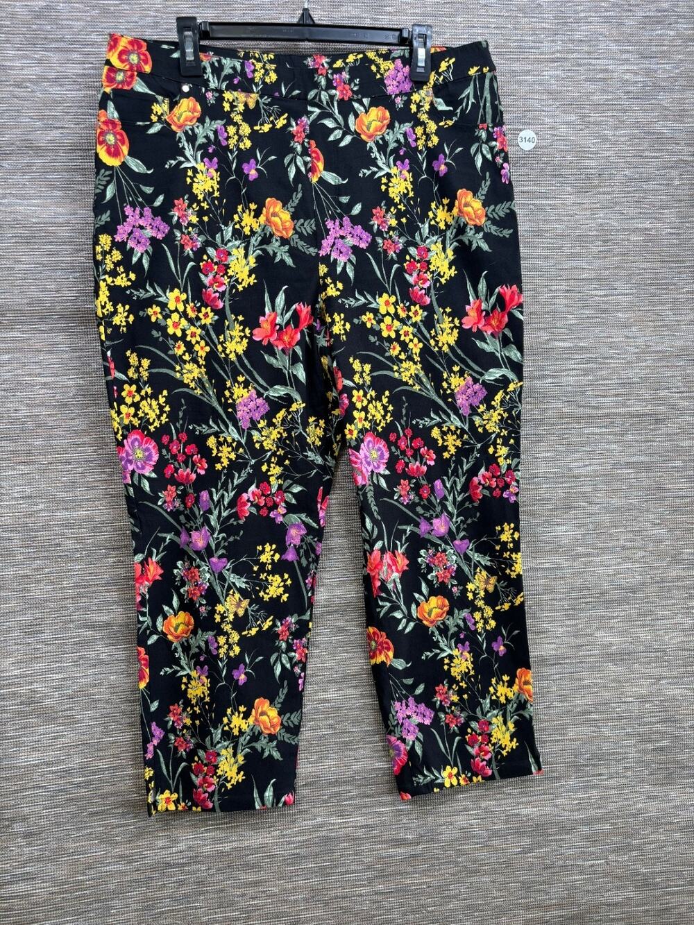Susan Graver Floral Uptown Stretch Pull-On Crop Pants Womens Size 18W Black NEW